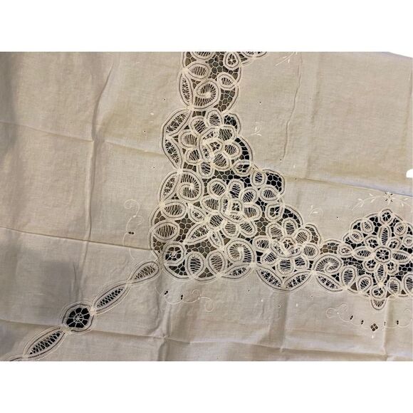 NWT Battenberg embroidered lace Tatting detail, coverlet size twin - Picture 1 of 7